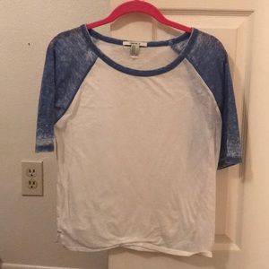 Simple quarter sleeve with blue detail